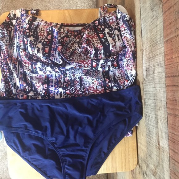 Red/White/Blue Abstract Floral Print Top Tankini Size XXL Solid Navy Blue Bottom - Picture 5 of 12